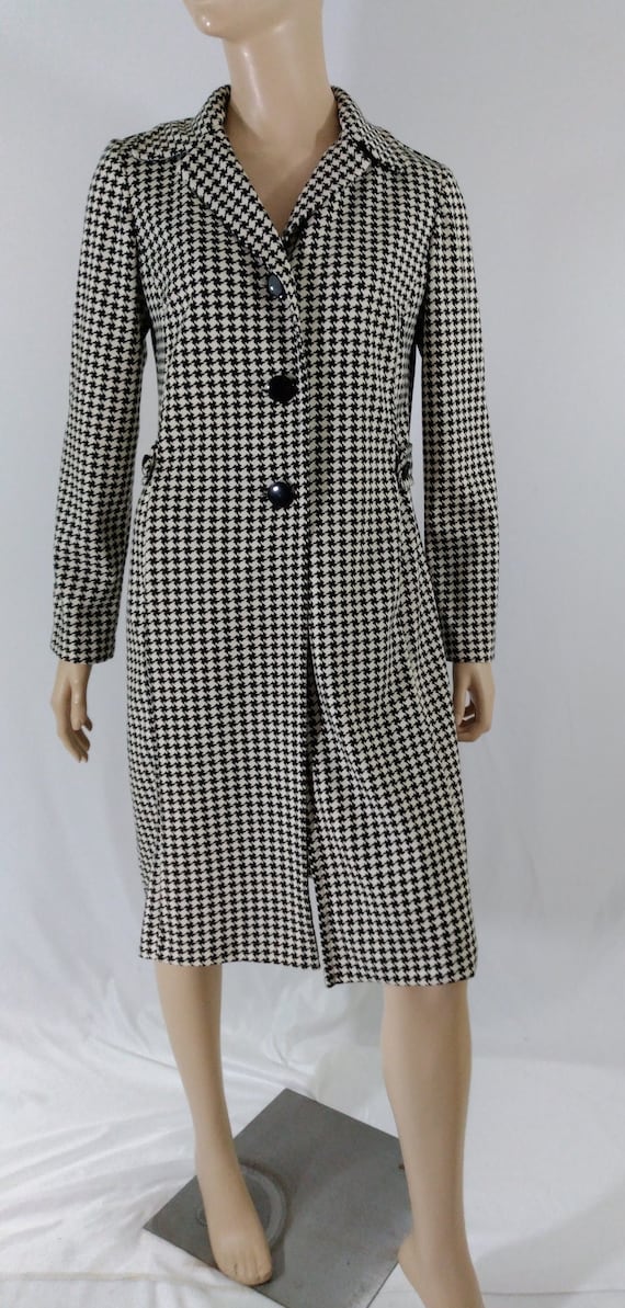 Vintage Houndstooth Trench Coat, Shoulder Pads, Black Buttons, Size 6
