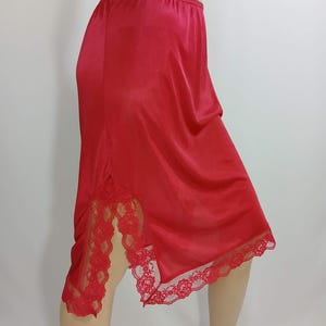 Half Slip Women&#39;s Cranberry Red Lace Trim Elastic Waist Side Slits Lightweight 100% Nylon Excellent Condition Vintage by MEL LIN Size S USA