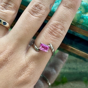 Vintage roze steen zilverkleurige ring