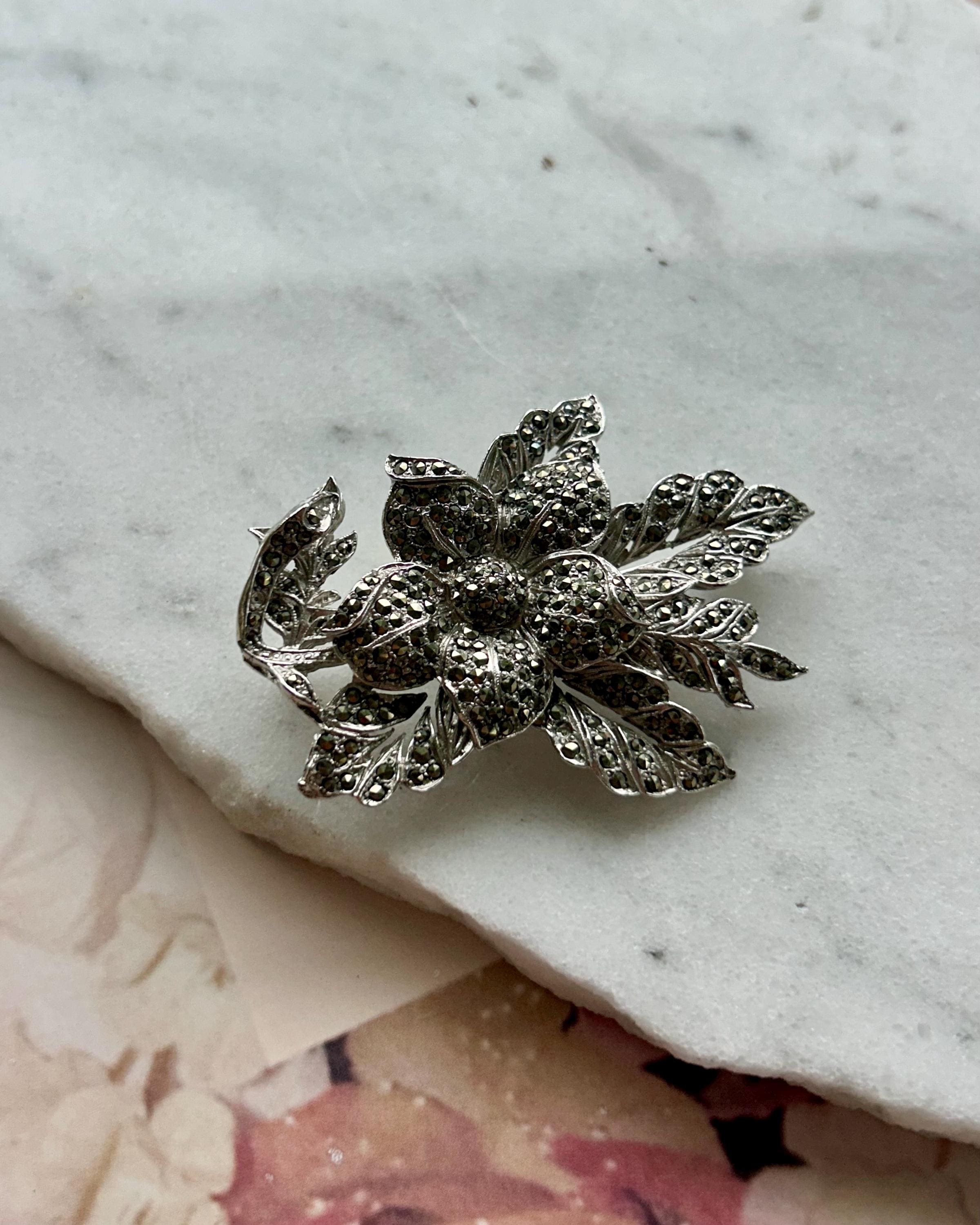 Broche Vintage Feuillage Argent Rhodié Et Marcassite – Silver, Occasion