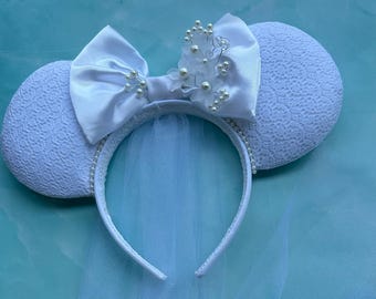 Orejas de Mickey para novia: Orejas de Mickey para novia en color plata con velo.
