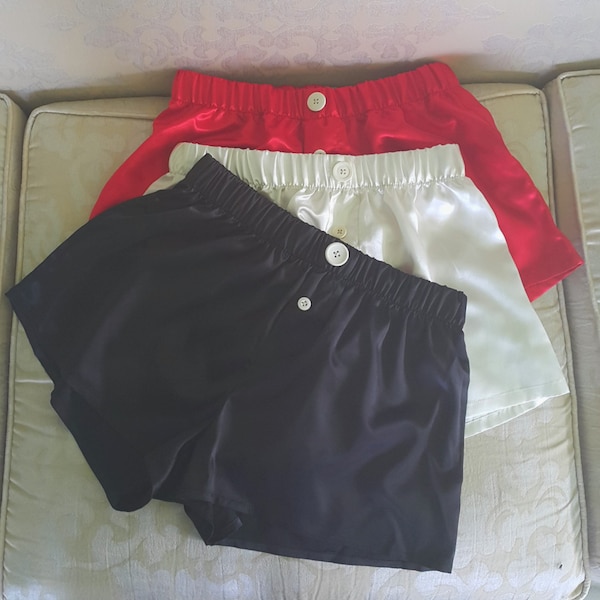 Ensemble de 3 femmes soyeux satin embelli Boxer Shorts.  Obtenez 3 shorts dans One Pack à un grand prix.