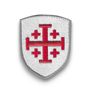 Könnte beinhalten: Ein weißer gestickter Aufnäher in Form eines Schildes mit einem roten Kreuz und vier kleineren roten Kreuzen darum herum.