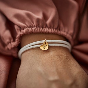 Personalized bracelet for forget me not friendship with engraving heart charm in 18K gold, rosé gold or silver zdjęcie 1