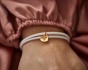 Bracelet personnalisé pour votre amitié avec myosotis avec gravure d'une breloque coeur en or 18 carats, or rose ou argent