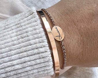 Minimalistischer Damenarmband mit Gravur auf ovalem Anhänger im Set mit Armreif in gold, rosé gold oder silber, verstellbar 16-21 cm