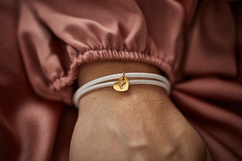 Personalized bracelet for forget me not friendship with engraving heart charm in 18K gold, rosé gold or silver zdjęcie 1