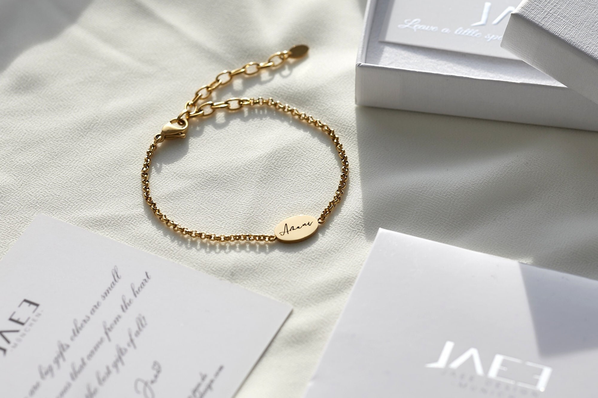 Personalized golden Charm bracelet with oval tag 18K gold