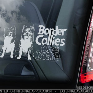 Può includere: Adesivo bianco per finestrino auto con due border collie bianco e nero e il testo "Border Collies On Board".