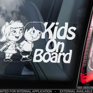 パーソナライズされたキッズオンボードステッカー - カスタム名/テキスト - 車の窓用デカール 兄弟姉妹 双子 子供用 バンパーデザイン