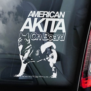 Può includere: Adesivo in vinile bianco con una silhouette in bianco e nero di un cane Akita e il testo "AMERICAN AKITA On Board".