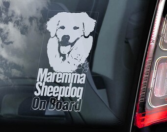 Può includere: Adesivo bianco per finestrino auto con una silhouette bianca di un cane da pastore maremmano e il testo "Maremma Sheepdog On Board".