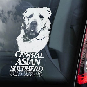 以下が含まれることがあります： 車の窓に「Central Asian Shepherd On Board」という文字と、白い中央アジアの羊飼い犬の頭のシルエットが描かれています。