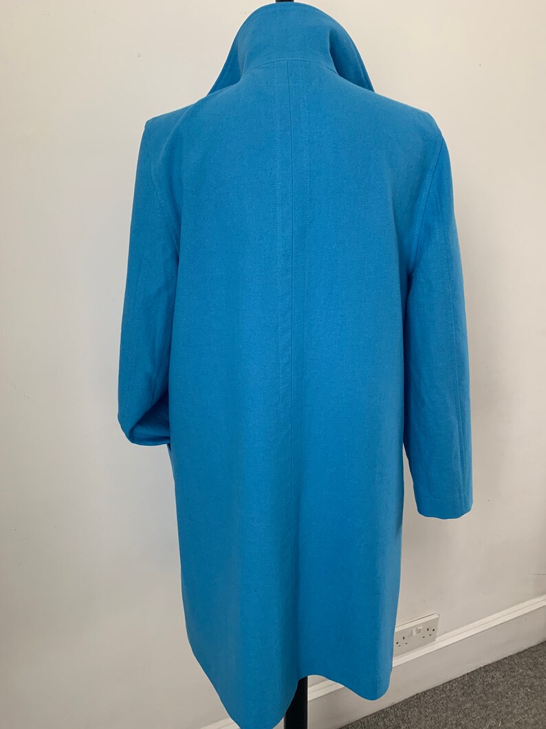 Spring linencotton 34 jacket beautifully shaped to be worn casual or for special occasions. collared and with deep pockets