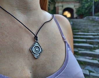Solstjärnteckenglyfhalsband, Astrologisk symbol härskare av Lejonet, Stjärnteckensmycken, Planetarisk solglyf amuletthalsband, Solglyf symbol för liv