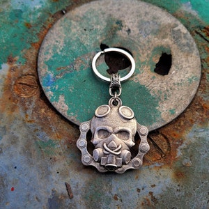 Steampunk Skull Pendant,Steampunk art jewelry,Steampunk skull pendant,Rustic Skull,Skull Head Motorcycle Style Necklace,Heavy metal style