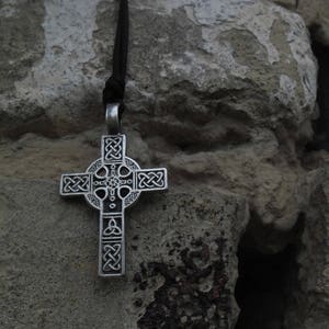 Celtic Cross Necklace,Irish symbol of faith necklace,Christian cross Necklace,Celtic wheel cross keychain,triquetra,St.Muiredach&#39;s Cross