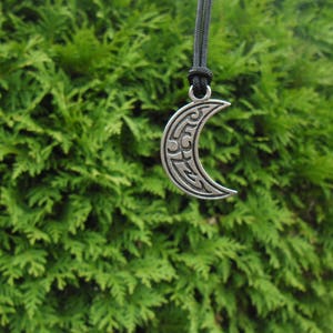 Muslim Moon,Arabic half Moon necklace and keychain,Ramadan Kareem symbol jewelry,Crescent Moon Muslim Islamic faith necklace,Luck keychain