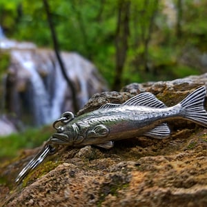 鯉の魚のキーホルダー、大きな金属製の重い鯉の魚の3D両面フィギュアキーホルダー、漁師のためのキーホルダー、漁師、漁師愛好家への贈り物、52グラム