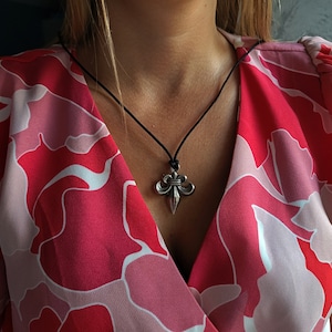 Fleur de lis pendant,Fleur de lys jewelry,Lily Jewelry Symbol,Antique French Fleur de Lis Pendant,flower-de-luce jewelry,protection pendant