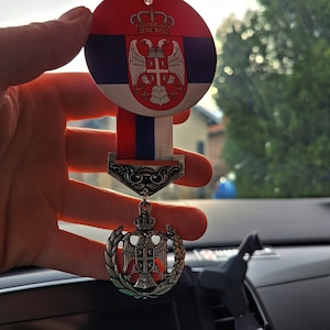 Serbien zweiköpfige Adler Militärmedaille, Serbien Emblem Adler mit Bandkranzdekoration, Wappen Serbien National Emblem Schlüsselbund