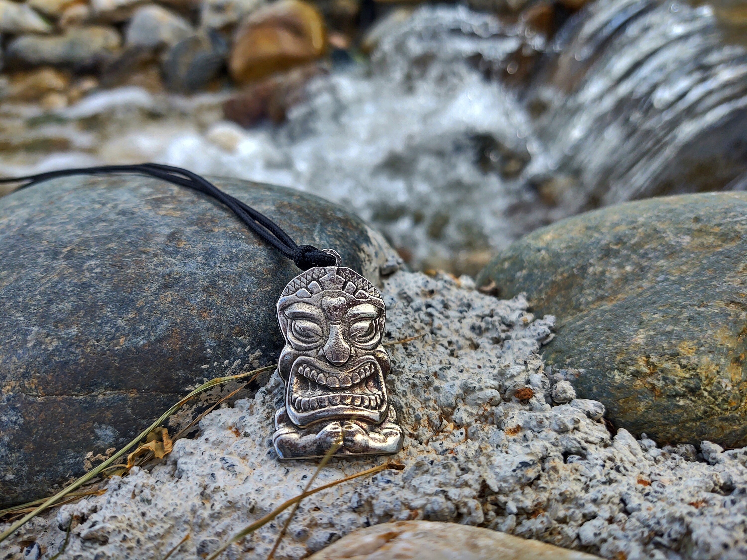 thumbnail image 2 of Lono Totem Polynesian Tiki Mask 3D Figurine Keychain Multicolored Macram Metal Ring Handmade Gifts Boho Car Keys Bag Accessories 2 of 11