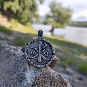 Joyería con el monograma de Cristo, monograma cristiano de Jesucristo, collar con cristograma, cruz de Constantino, cruz Alfa y Omega Chi-Rho.