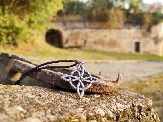 Witches' knot necklace,Wicca necklace,Magic pendant,Gothic necklace,magic or witchcraft jewelry,Celtic knot,Magic knot,Witch’s Charm,gothic