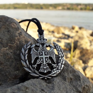 Servië tweekoppige adelaar ketting en sleutelhanger, Servië embleem adelaar met krans sieraden, wapenschild Servië nationaal embleem, Byzantijnse adelaar