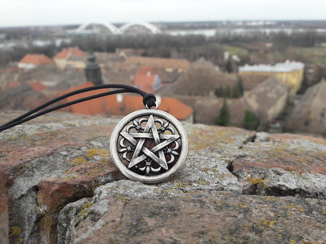 Pentalpha Pentagram Pentalpha or Pentangle With Lily,giglio Necklace and Keychain ...