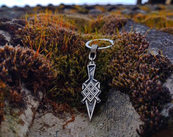 Odin's Spear Gungnir,Gungir Odin's spear pendant,Viking spear of Odin,Arrowhead Gungnir symbol,Viking spear of Odin,Norse mythology pendant