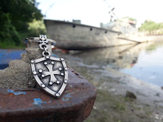 Crusader's shield cross necklace,Templar Cross shield keychain,MEDIEVAL KNIGHT SHIELD,Soldiers of Christ,Cross Pattée,templar soldier shield