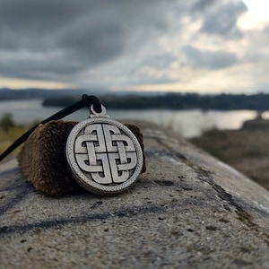 Knotted Celtic Pendant Necklace,Dara Celtic Knot jewelry,Quarternary Shield Knot,The Dara Celtic Knot pendant,Irish symbol,Celtic mythology