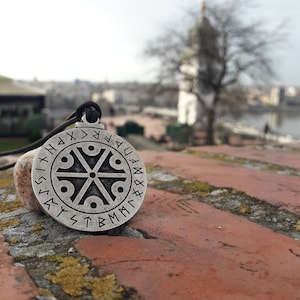 Collar y llavero con runas, símbolo de la mitología eslava, dios Perun, talismán, alfabeto, símbolo del dios del trueno y el rayo, colgante con letra rúnica de Perunika