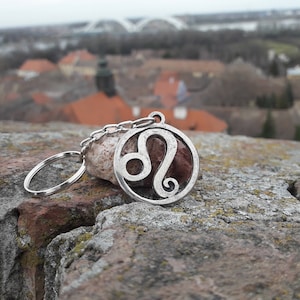 Leo the Lion Zodiac necklace keychain,Astrology horoscope sign necklace,Star sign Leo zodiac,Unisex,Zodiac Lion astrology charm keychain
