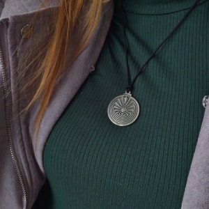 Man in the Maze labyrinth pendant,Native American Symbol of Life jewelry,I&#39;itoi Iʼithi Pendant Necklace,Lycky spiritual protection jewelry