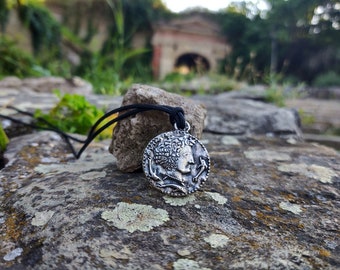 Collar con moneda griega tetradracma de Siracusa, colgante con medallón de Siracusa, reproducción vintage de moneda griega antigua, moneda de la diosa griega Perséfone.