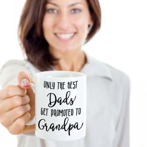 Tazza Only The Best Dads Get Promoted To Grandad - Ceramica 311 Ml - Lavabile In Lavastoviglie