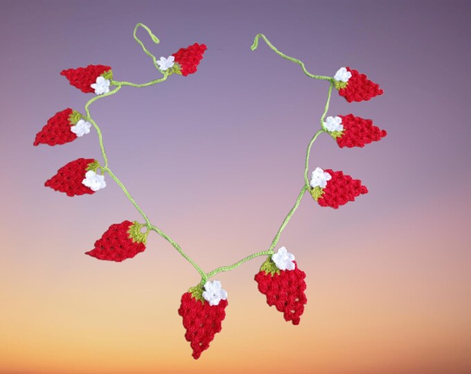 Strawberry BlossomsGirlande. Hand crocheted decoration with strawberries and strawberry flowers