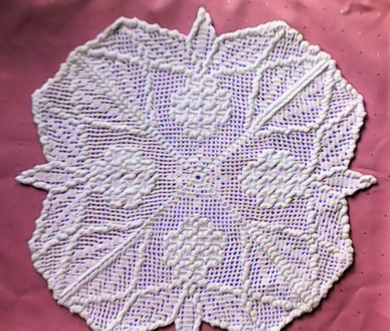 Autumn Grapes Cover crocheted in white Cotton