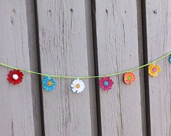 Crocheted mini garland with 9 small colorful daisies