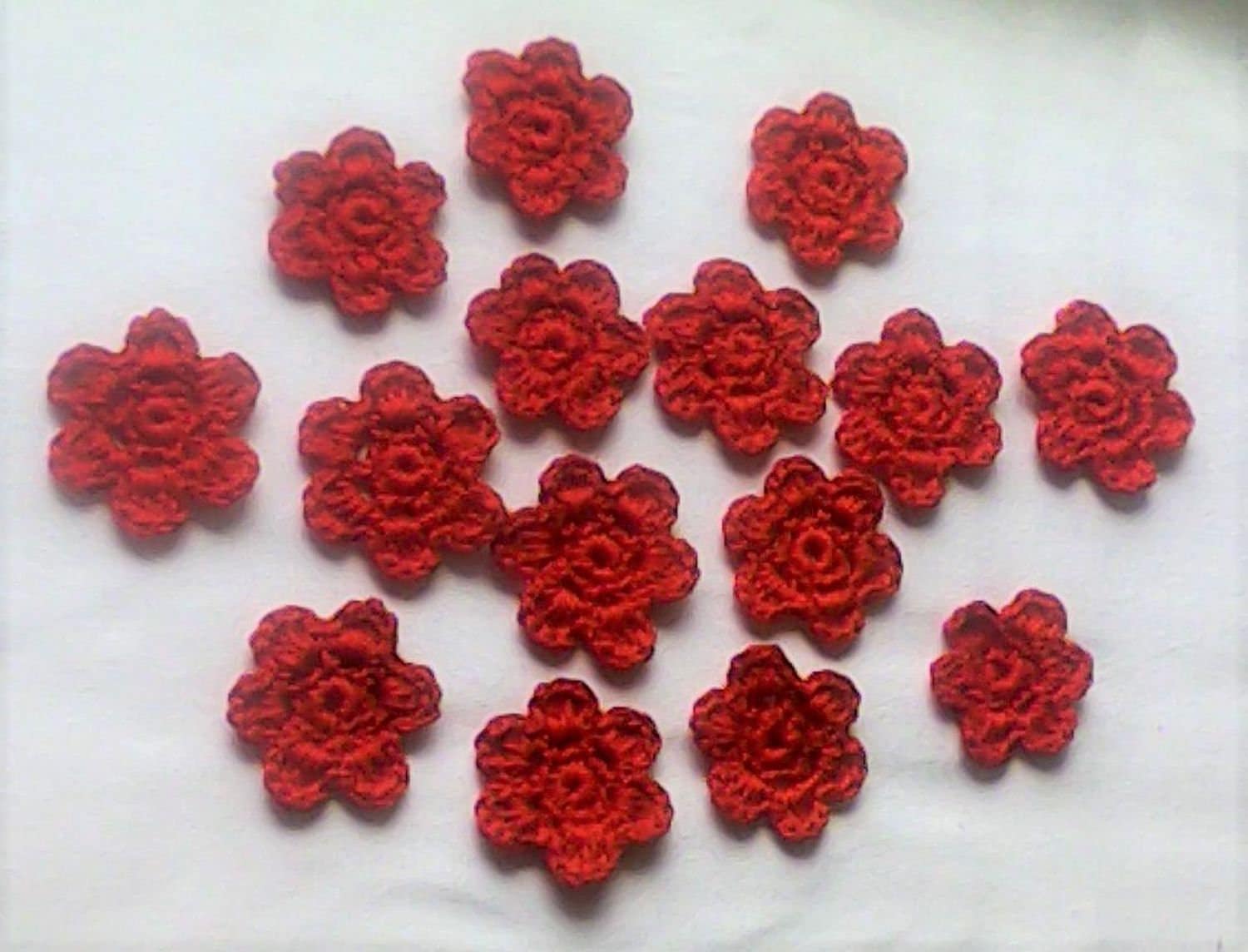 Set of 15 crocheted flower patches for crafts and scrapbooking in red