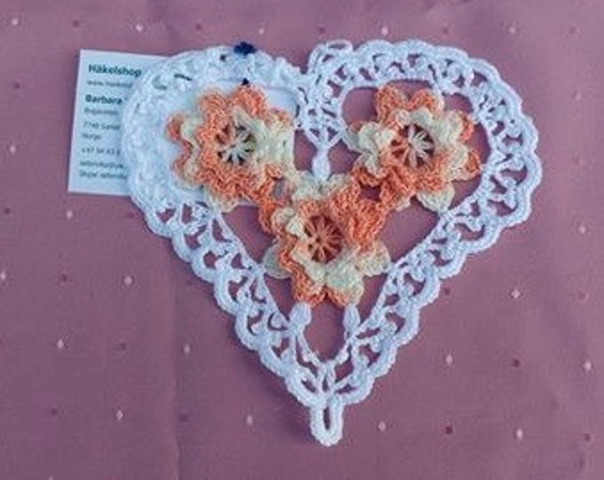 Handmade crochet Thanksgiving doily in the shape of a heart in cotton white border and roses mottled orange and beige