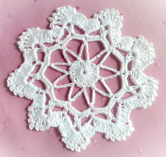 Christmas Tree Jewelry white snowflake, 4.5 "big crocheted tree Ornaments