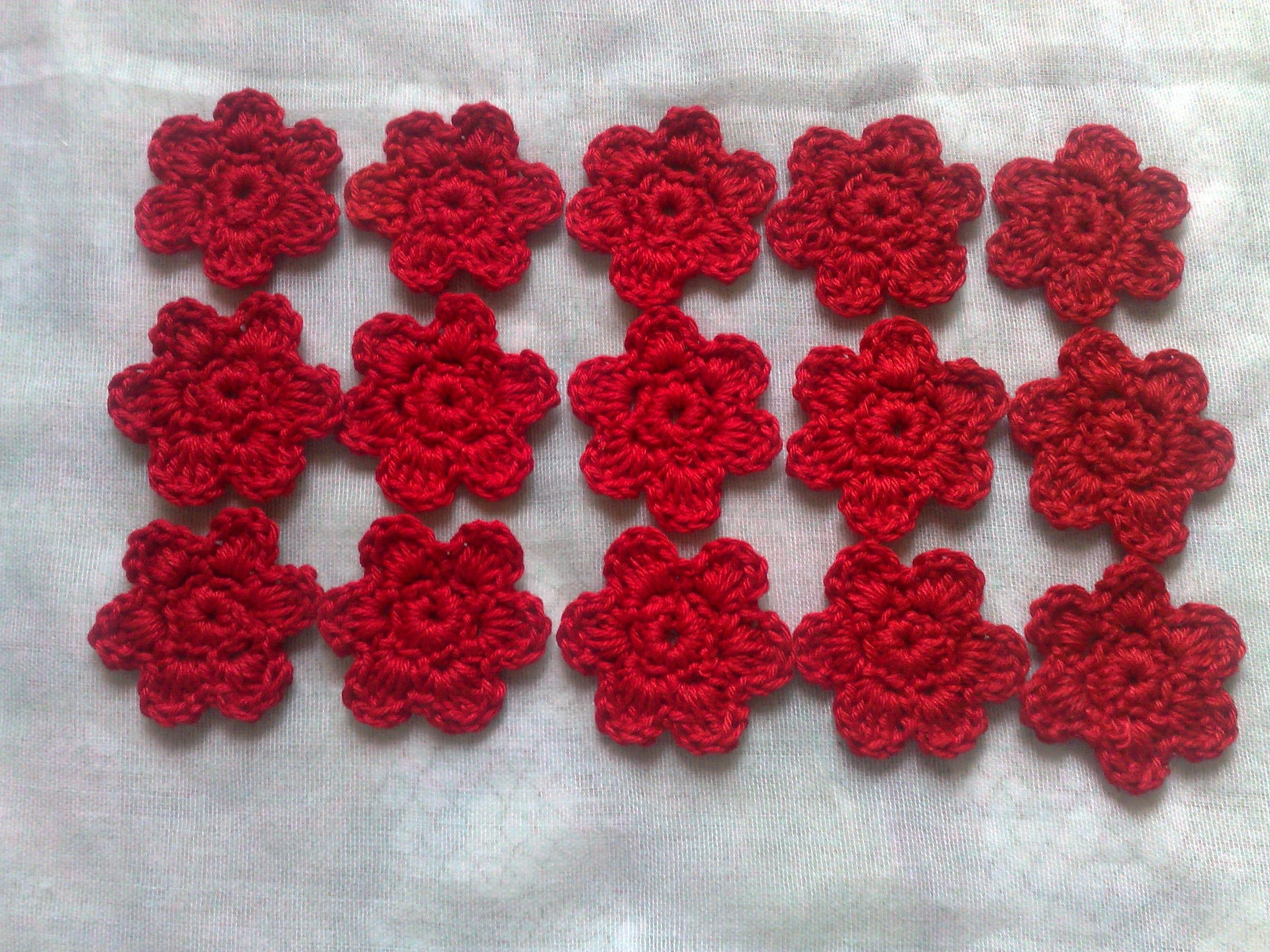 Set of 15 crocheted flower patches for crafts and scrapbooking in red