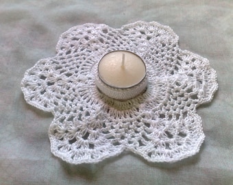 Thanksgiving tealight holder in white crocheted