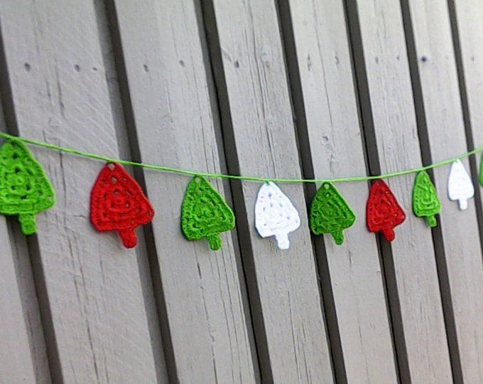 Crocheted Christmas Tree Garland with Red, Green and White Trees, Christmas Bunting, Crochet Bunting, Christmas Tree Banner