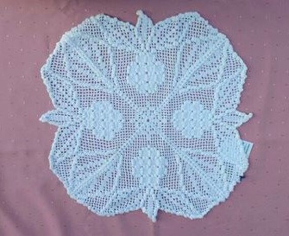 Autumn grape cover crocheted in white cotton