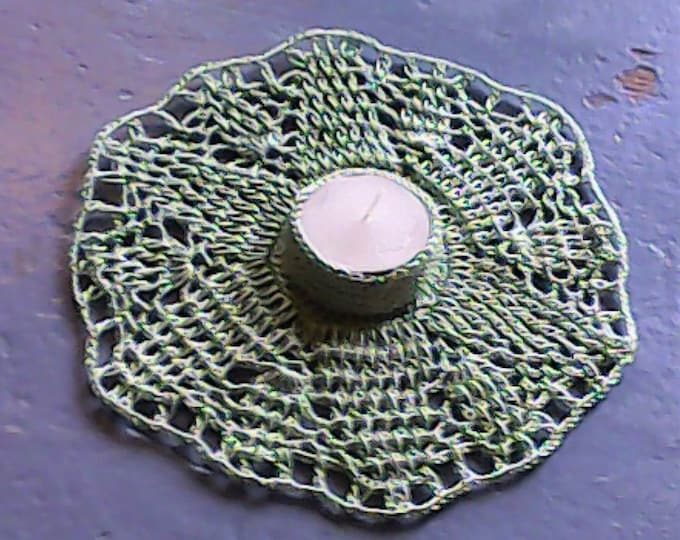 Green tealight holder for a romantic dinner for two