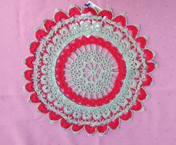 Christmas cover crochet in red and green colors